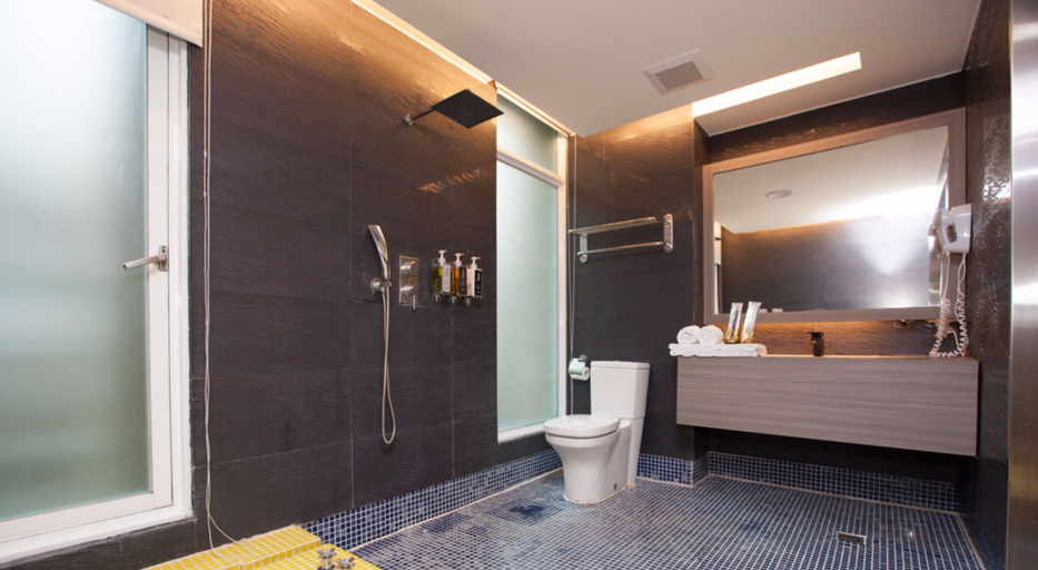 Bathroom 5, YA-NOLD Hot Spring Hotel, Yilan
