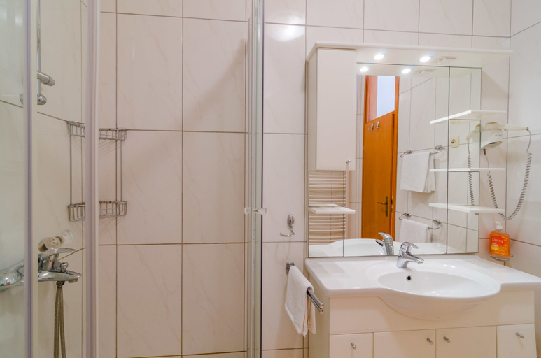 Bathroom 5, Villa Antonio, Orebić
