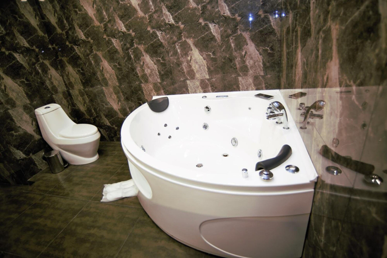 Bathroom 5, Gallery Art Hotel, Tbilisi