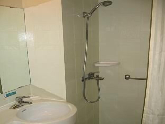 Bathroom 4, Jinjiang Inn Shanghai Minhang Dongchuan Road, Shanghai