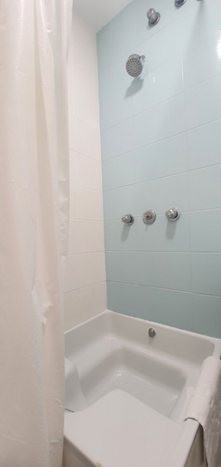 Bathroom 5, Hugo Beach Hotel, Valencia