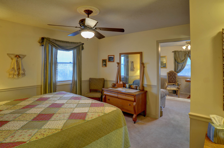 Bedroom 2, Blue Mountain Mist Country Inn & Spa, Sevier