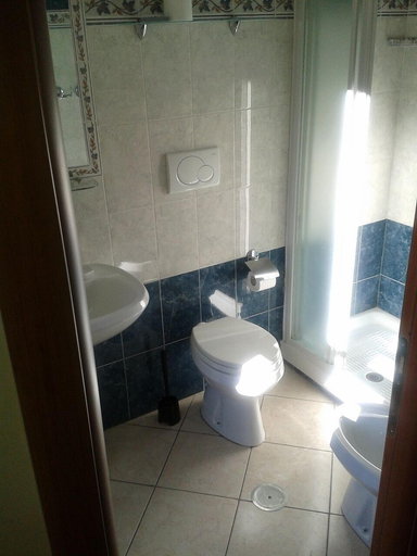 Bathroom 5, Città Eterna Bed & Breakfast, Rome