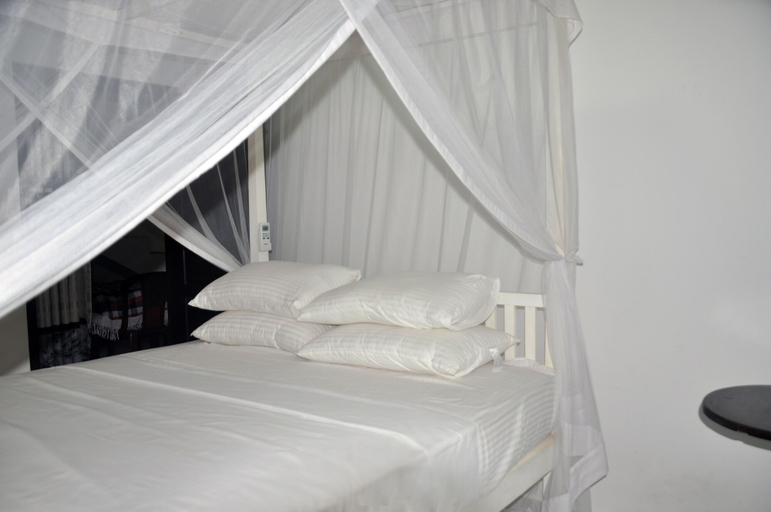 Bedroom 2, Dineth Villa, Habaraduwa