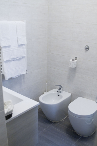 Bathroom 5, 3 Inn Ripetta, Rome