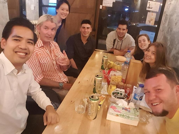 Food & Drinks 9