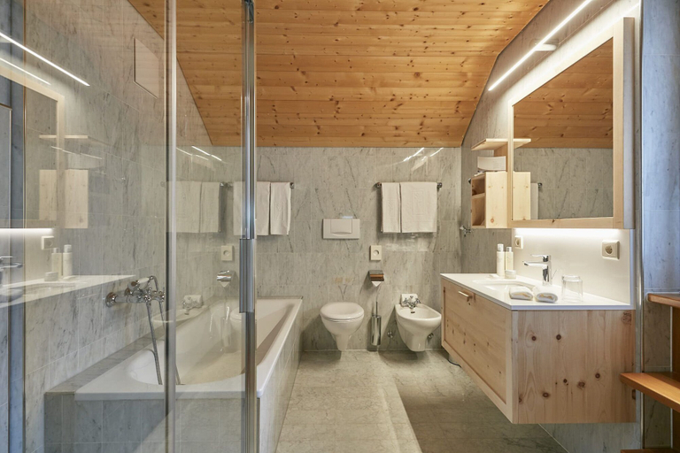 Bathroom 5, Goldene Rose Karthaus, Bolzano