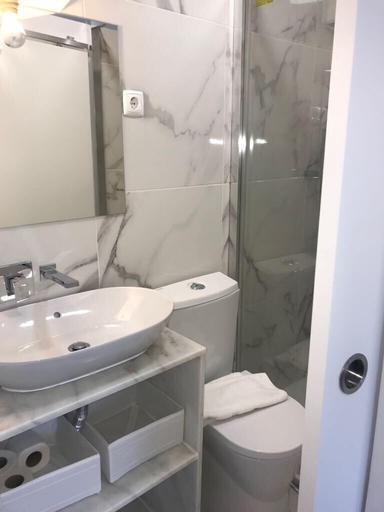 Bathroom 2, Agulheiros Alfama Center by Team4You, Lisbon