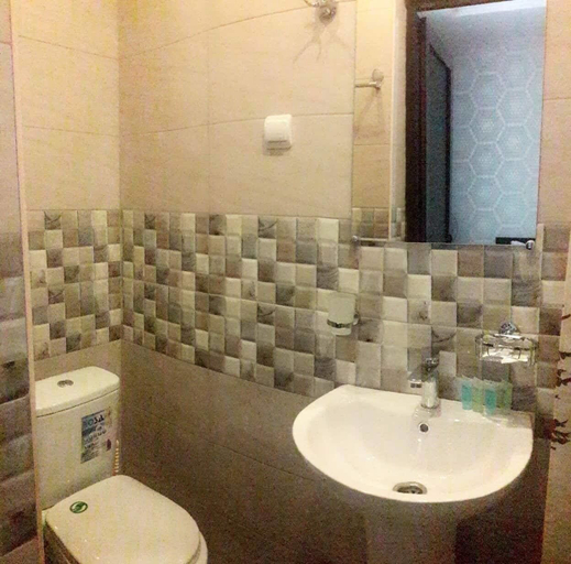 Bathroom 3, Hotel Merien, Yerevan