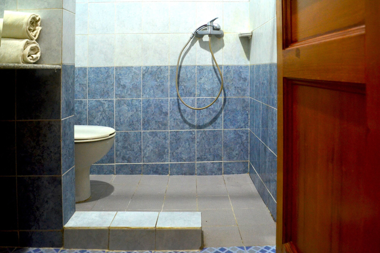Bathroom 4, Hotel O Pantai Jaya, Pangandaran