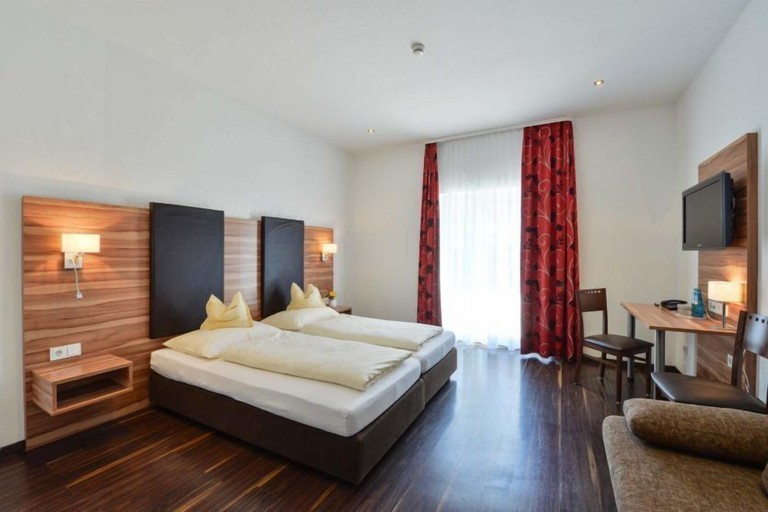 Bedroom 2, Hotel Renner, Mühldorf am Inn