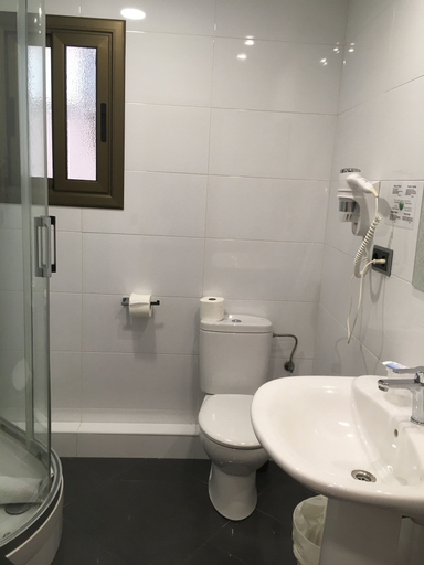 Bathroom 3, Hostal Levante, Barcelona