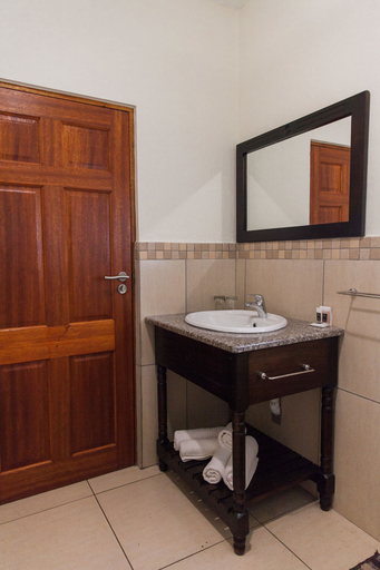 Bathroom 4, Umthunzi Hotel & Conference, Ugu