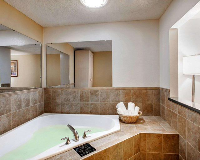 Bathroom 4, Quality Inn & Suites Springfield - Eugene North, Lane