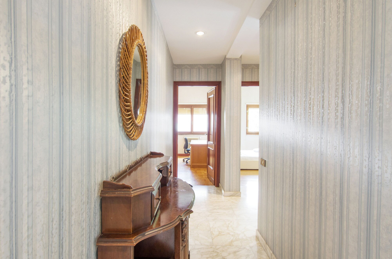 Room amenity 3, Luxury Macrobio Flat, Rome