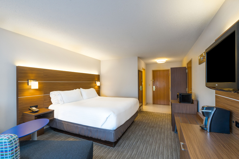 Bedroom 5, Holiday Inn Express HOWE (STURGIS, MI) by IHG, LaGrange