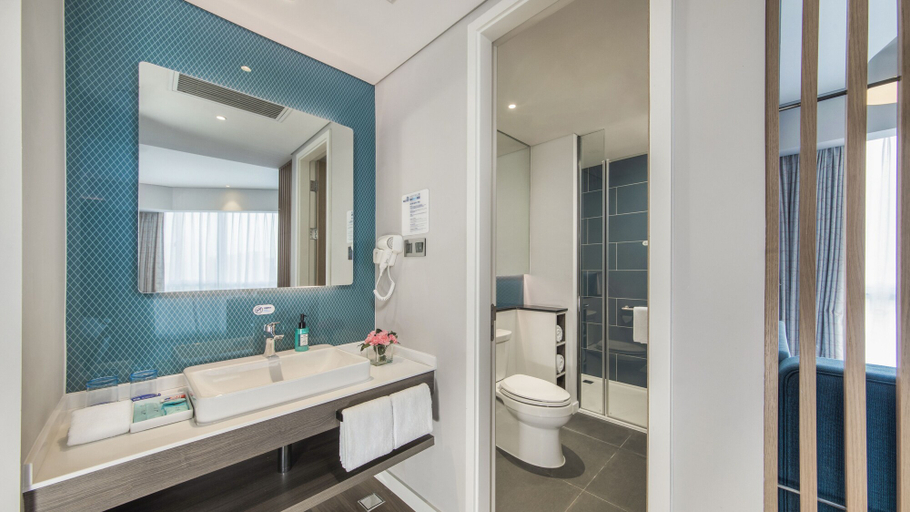 Bathroom 4, Holiday Inn Express LIYANG HUAFU by IHG, Changzhou