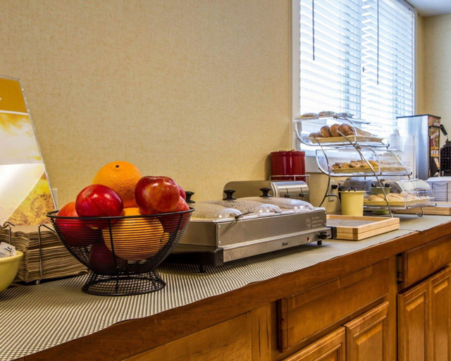 Food & Drinks 5, Quality Inn & Suites South Portland, Cumberland