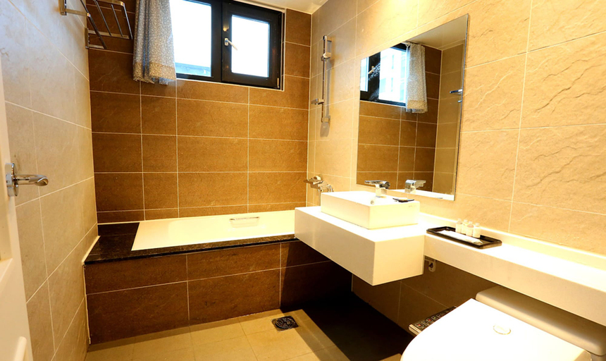 Bathroom 4, Suntree Hotel, Haeundae