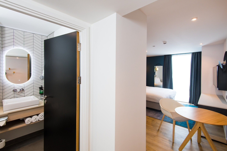Bathroom 5, Staybridge Suites CARDIFF, Cardiff