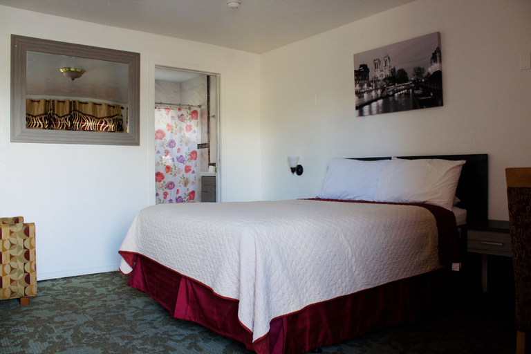 Bedroom 3, Chalet Motel, Deschutes