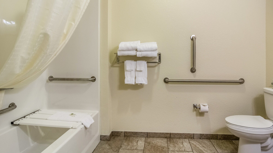 Bathroom 3, Cobblestone Hotel & Suites - Erie, Erie