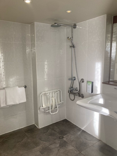 Bathroom 4, Campanile Dunkerque Sud - Loon Plage, Nord