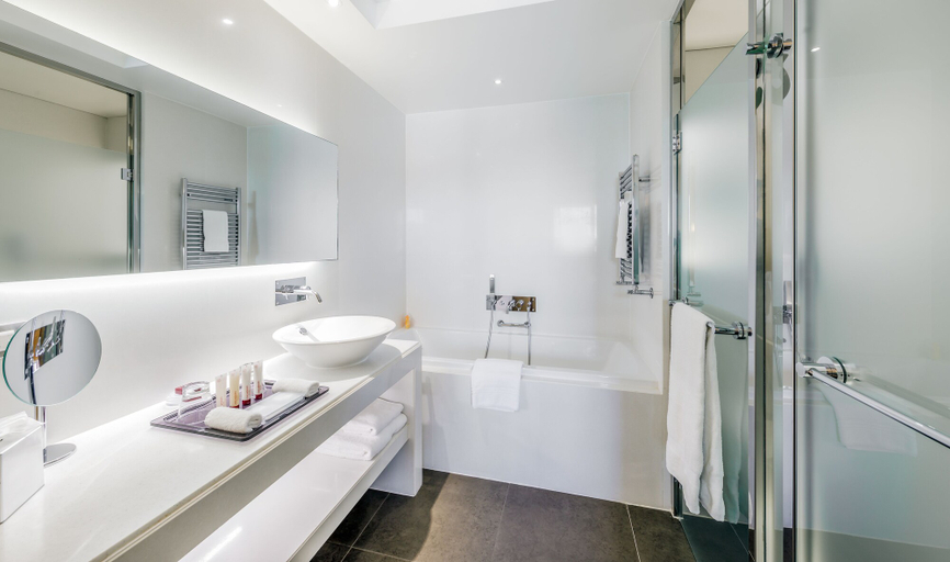 Bathroom 5, Monte-Carlo Bay Hotel & Resort, Monaco