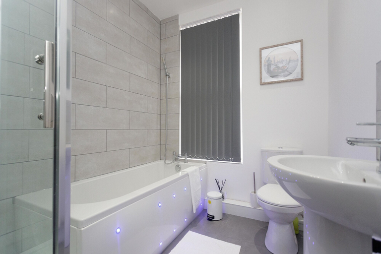 Bathroom 3, Burton House, Leeds