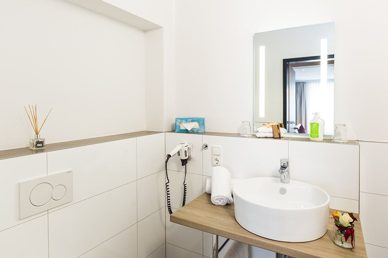 Bathroom 5, Hotel Sarah, Heinsberg
