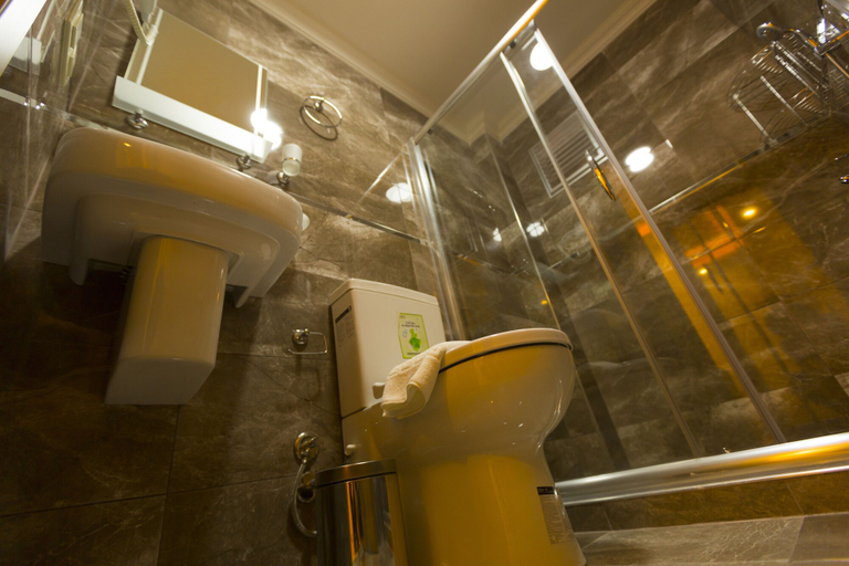 Bathroom 5, Harbour Suites Old City, Fatih