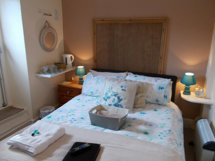 Bedroom 3, The White Lion Hotel, Powys