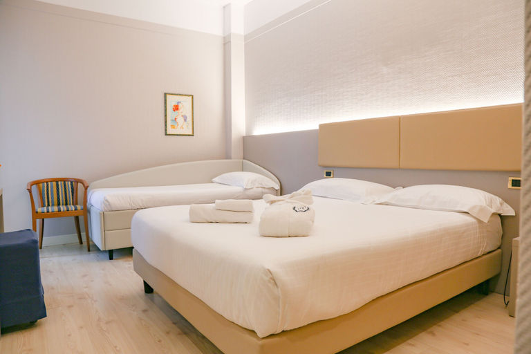 Bedroom 2, Hotel Augustus, Pesaro E Urbino