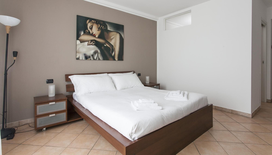 Bedroom 3, Vigevano 45, Milano