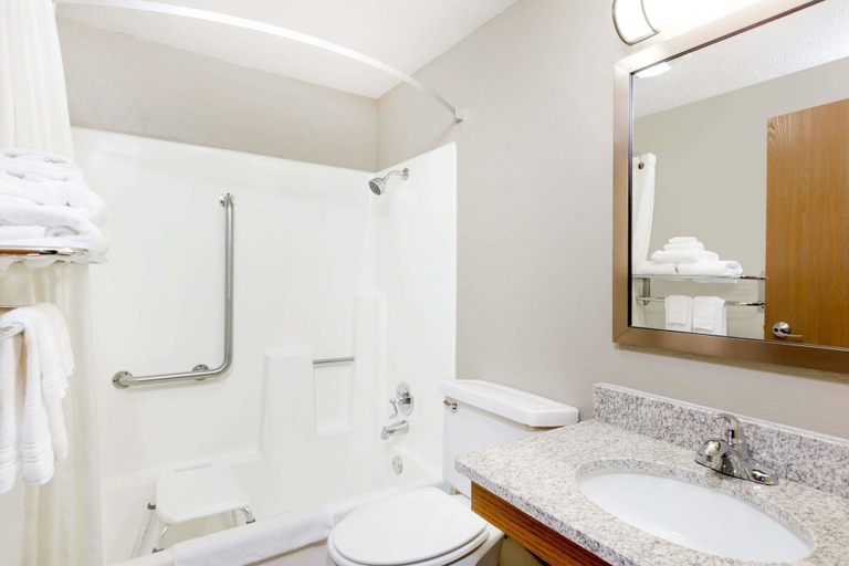 Bathroom 3, Super 8 by Wyndham Kearney, Buffalo