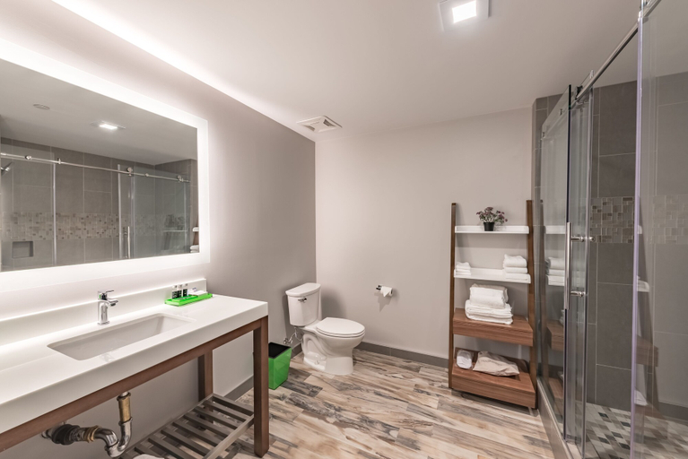 Bathroom 4, Lexen Hotel North Hollywood, Los Angeles