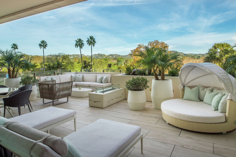 Exterior & Views 26