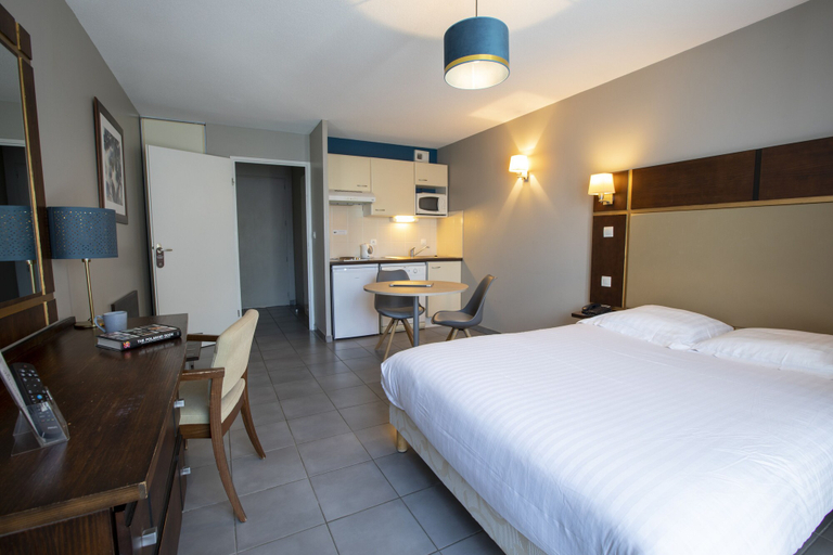 Bedroom 3, Les Pins Galants, Haute-Garonne