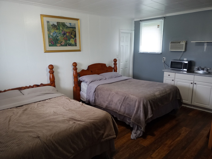Bedroom 2, Park Side Motel, Peterborough