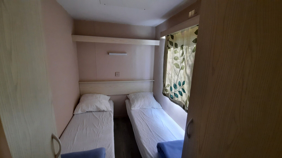 Bedroom 2, Camping Les Chenes Clairs, Lot