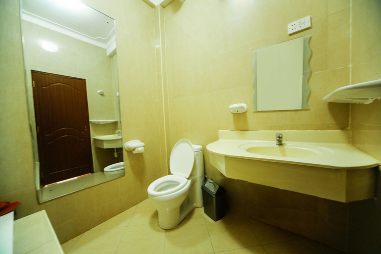 Bathroom 3, Katomi Kingdom Resort, Busiiro
