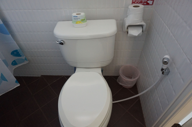 Bathroom 3, Thatphanom Place, That Phanom