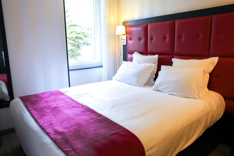 Bedroom 3, Logis Hôtel Saint-Guirec et de la Plage, Côtes-d'Armor