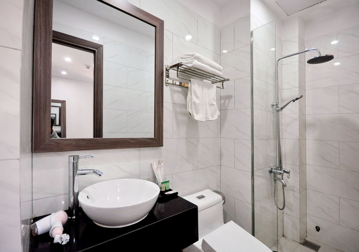Bathroom 5, Mega Light Hotel, Nha Trang