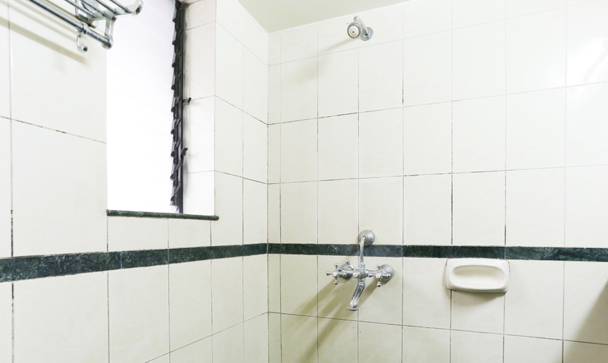Bathroom 4, Itsy Hotels Hill View Ex, Pune