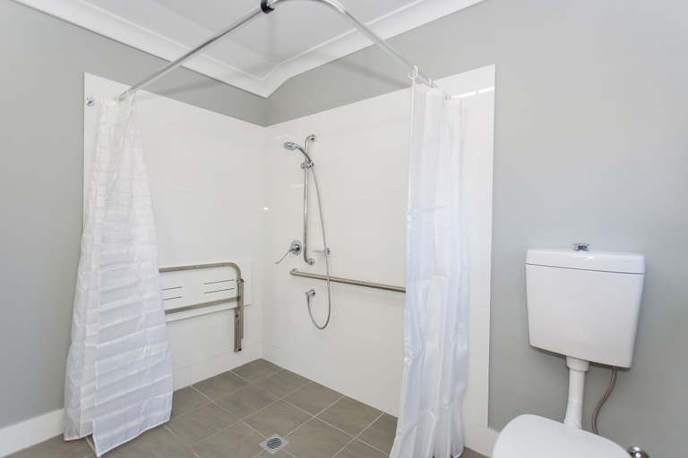 Bathroom 4, Shoal Bay Holiday Park, Port Stephens
