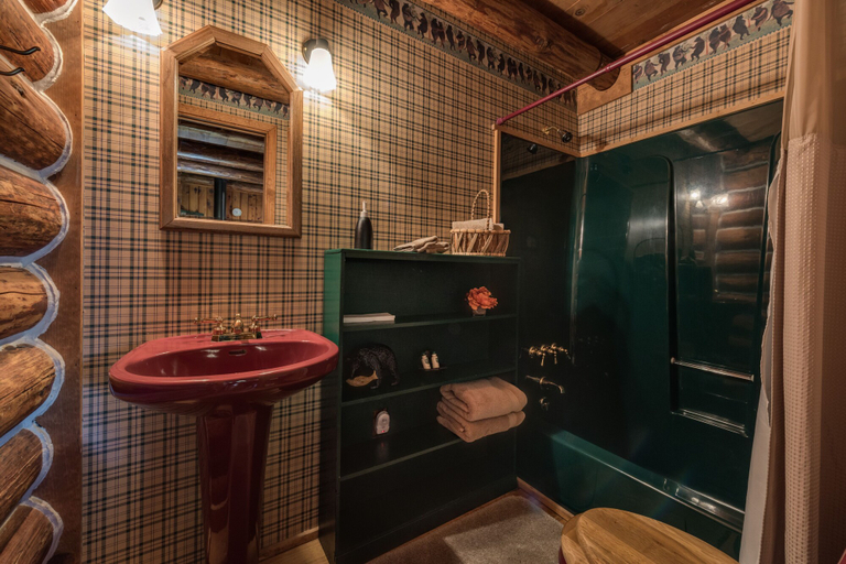 Bathroom 5, The Davies Family Inn, El Dorado