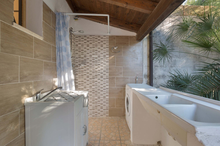 Bathroom 4, Villetta Albachiara, Lecce