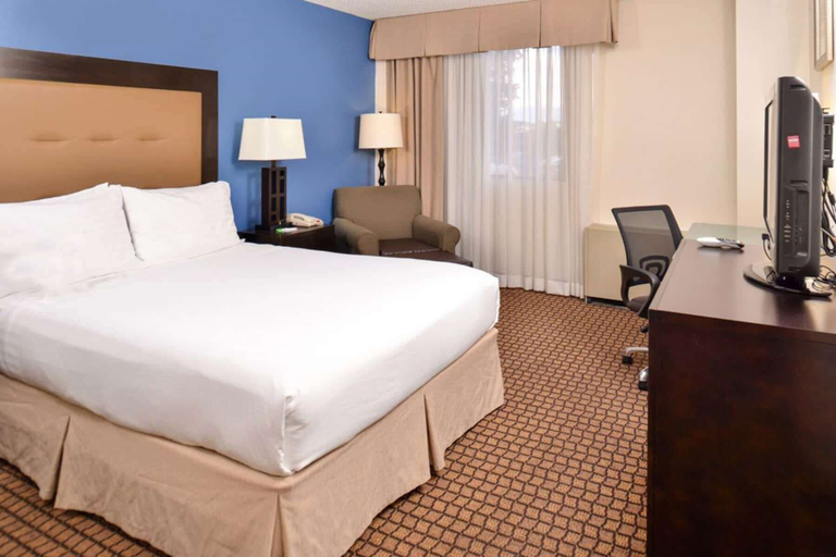 Bedroom 4, Ramada Plaza by Wyndham Sheridan Hotel & Convention Center, Sheridan