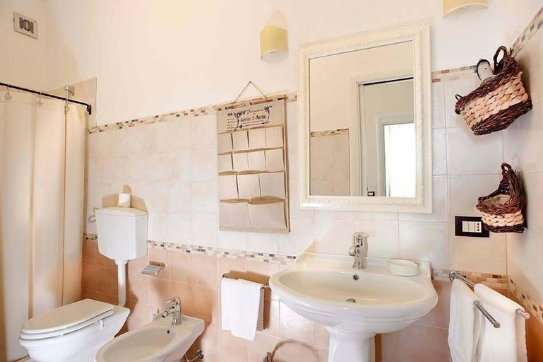 Bathroom, Villa Spiga, Syracuse